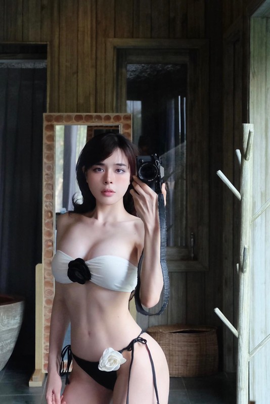 View -             Bạn gái Văn Thanh diện bikini gợi cảm, khoe dáng đỉnh cao    
