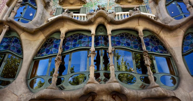             Kiến trúc độc đáo của 'ngôi nhà xương cốt' ở Tây Ban Nha    