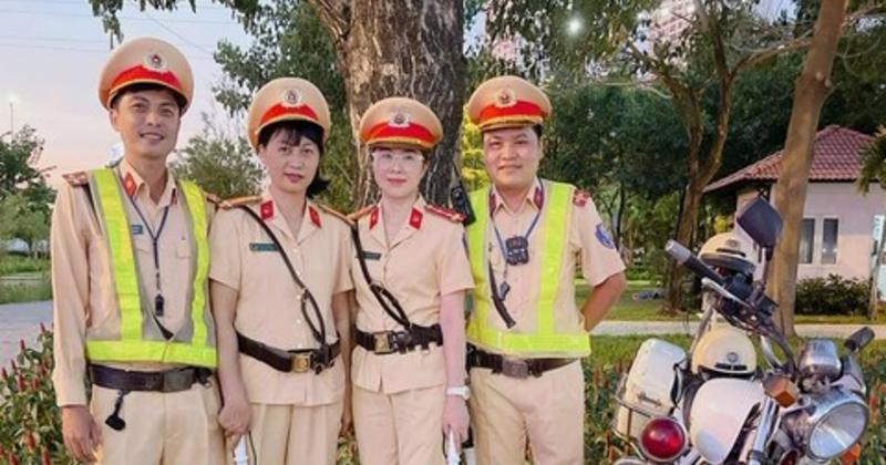             Các nữ cán bộ CSGT CATP.Thủ Đức tham gia bảo vệ trật tự cho người dân vui lễ    