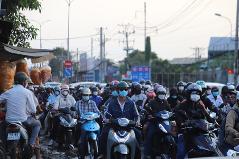 View -             Người dân chật vật quay trở lại TPHCM sau kỳ nghỉ lễ dài ngày    