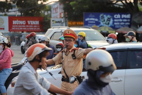 View -             Người dân chật vật quay trở lại TPHCM sau kỳ nghỉ lễ dài ngày    