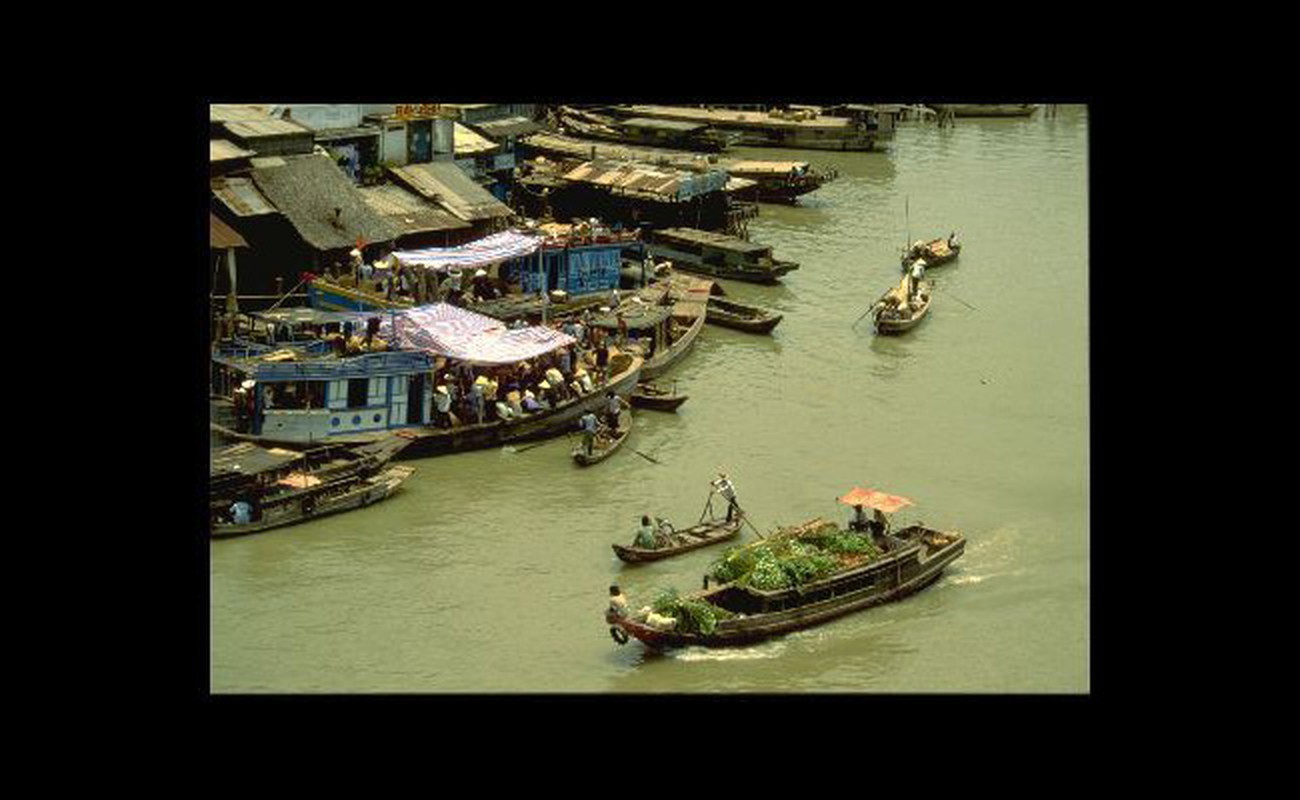 View -             Ảnh hiếm về cuộc sống sôi động ở Việt Nam năm 1991    