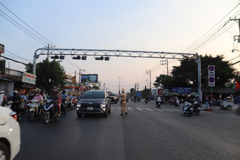 View -             Người dân chật vật quay trở lại TPHCM sau kỳ nghỉ lễ dài ngày    