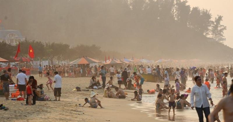 View -             Bãi biển đẹp nhất Hà Tĩnh hút vạn khách du lịch về giải nhiệt    