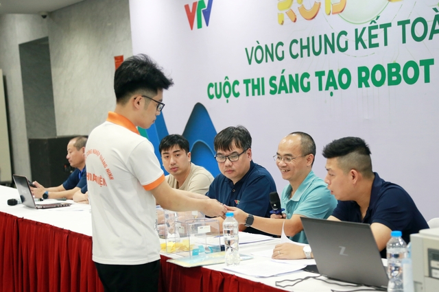             64 đội tuyển tham gia vòng sơ tuyển Robocon Việt Nam 2024    