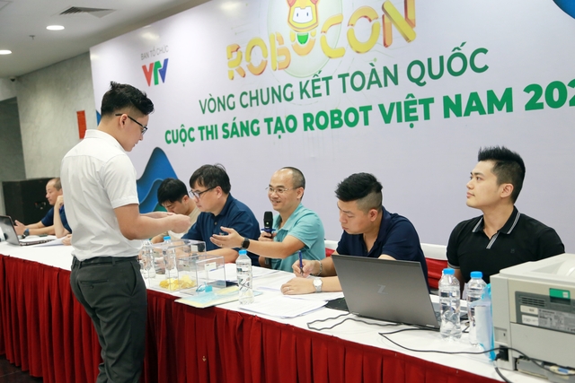 View -             64 đội tuyển tham gia vòng sơ tuyển Robocon Việt Nam 2024    