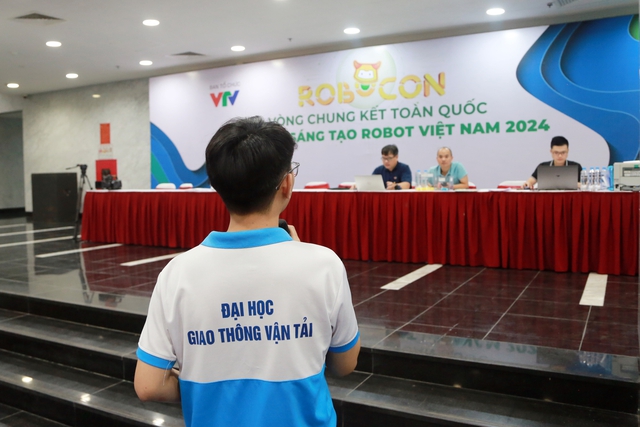 View -             64 đội tuyển tham gia vòng sơ tuyển Robocon Việt Nam 2024    