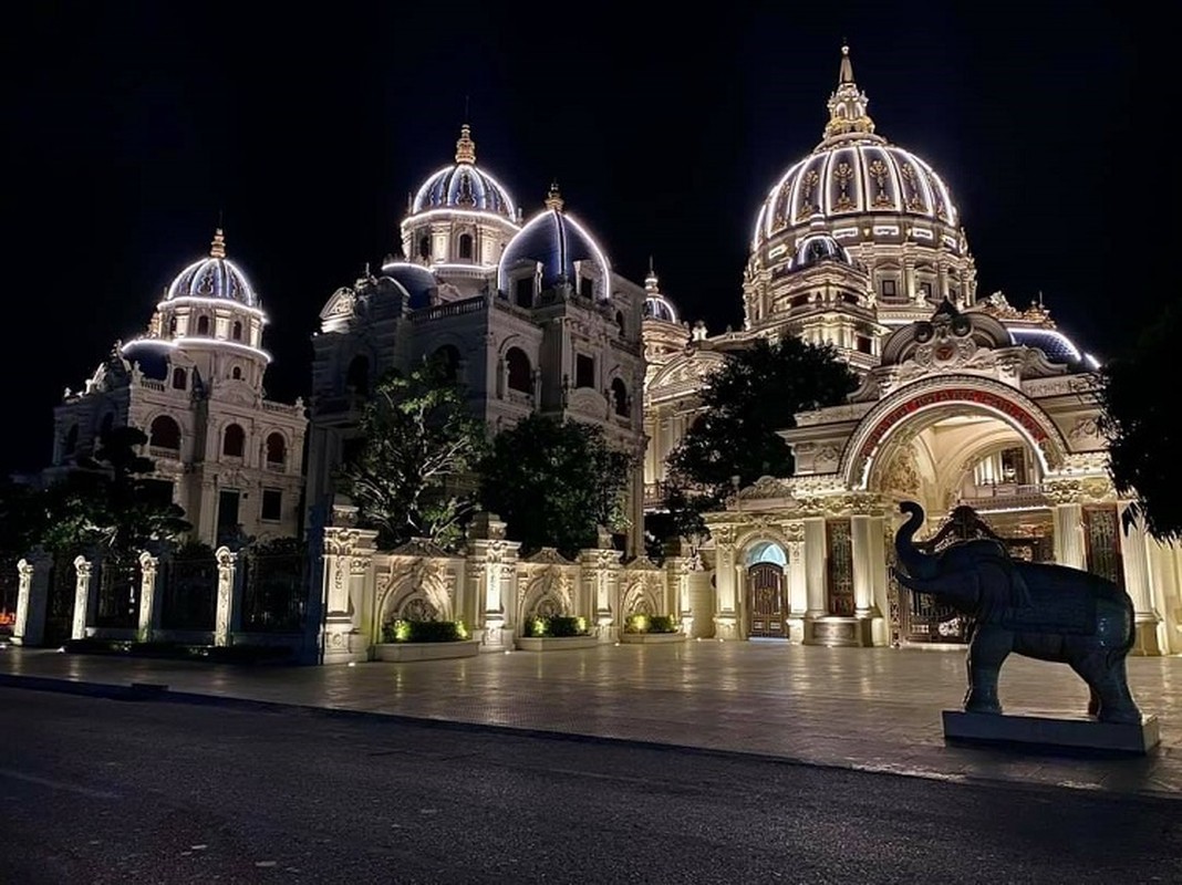 View -             Cận cảnh tòa lâu đài dát vàng nghìn tỷ của đại gia Ninh Bình    