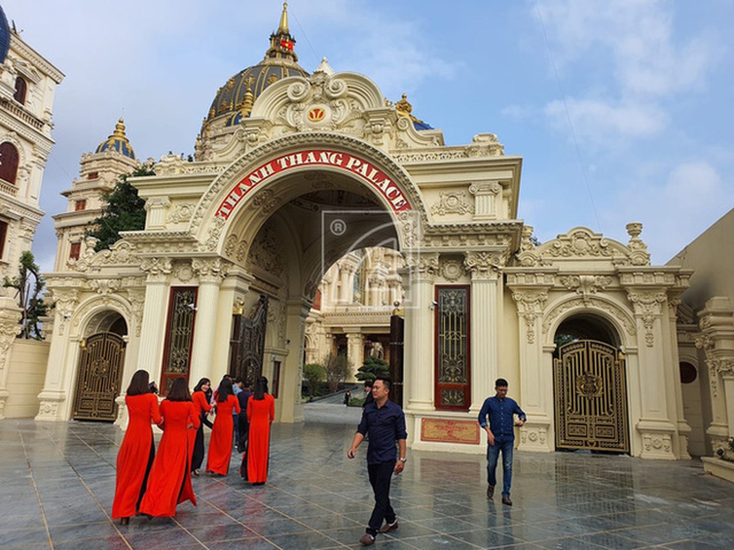 View -             Khó tin chi tiết này của tòa lâu đài dát vàng đại gia Ninh Bình    