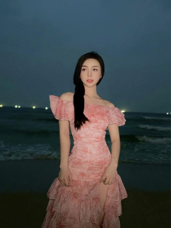 View -             Quỳnh Kool 'gây thương nhớ' khi diện bikini màu hồng quyến rũ    