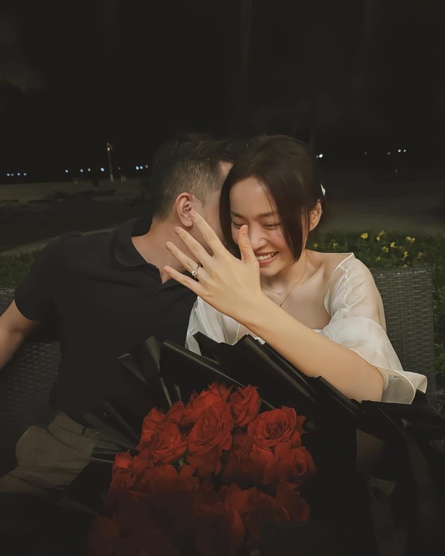 View -             Nhan sắc người đẹp được cơ trưởng nổi nhất Việt Nam cầu hôn    