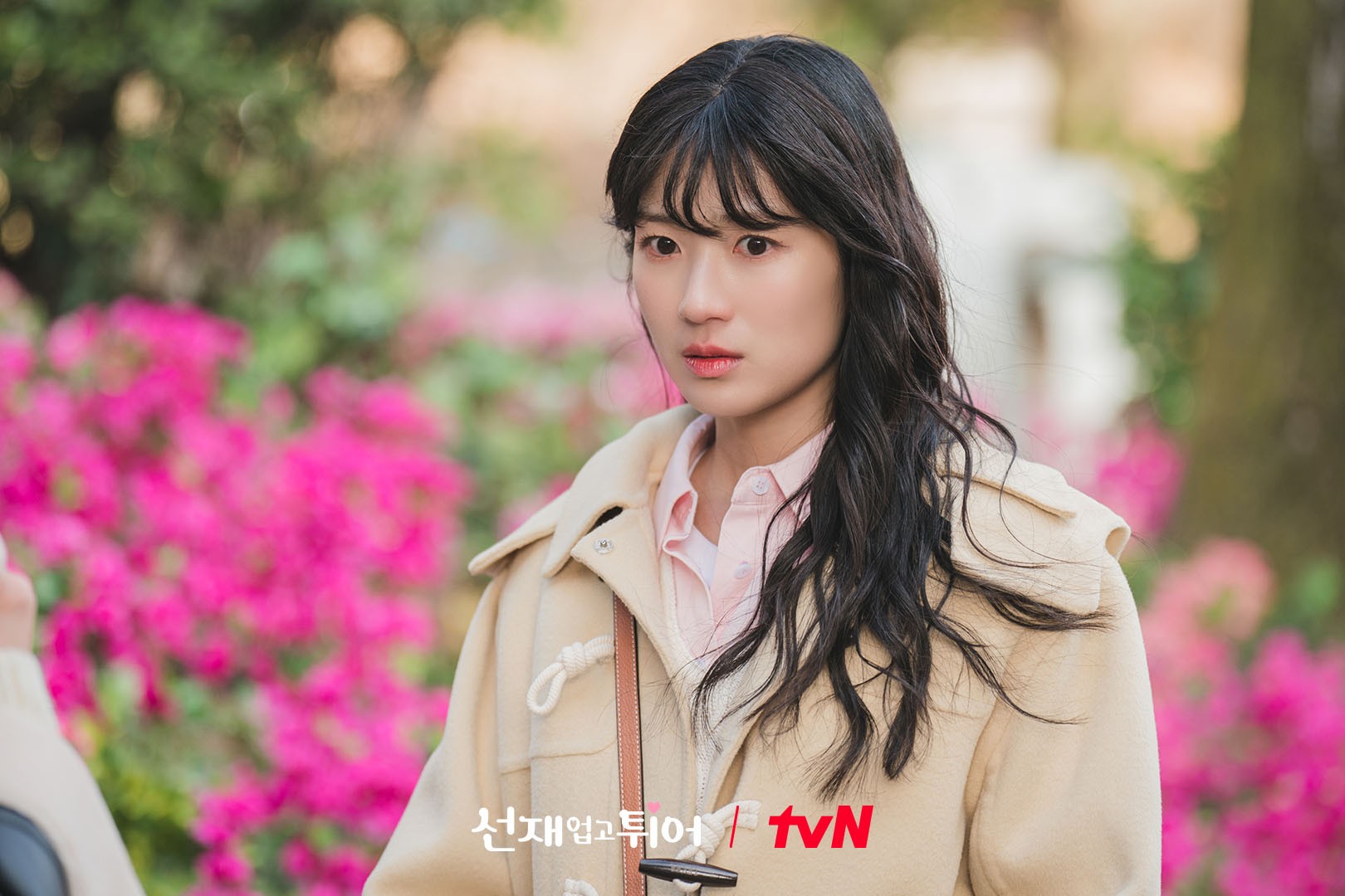 View -             'Lovely Runner' tập 9: Im Sol cố ý tránh Sun Jae trong lần du hành mới    