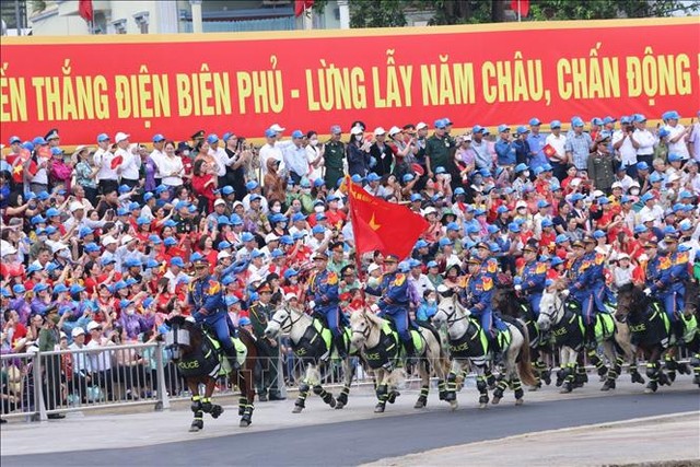             Những hình ảnh hào hùng của Lễ diễu binh, diễu hành kỷ niệm 70 năm Chiến thắng Điện Biên Phủ    