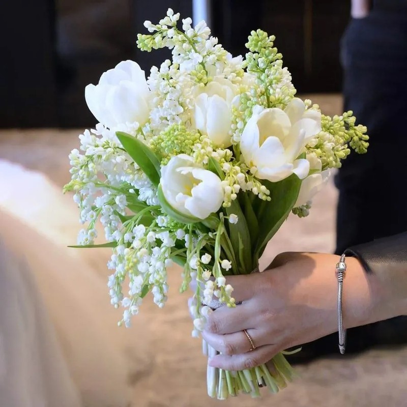            Hoa cưới Midu dùng trong lễ cưới riêng tư đắt cỡ nào?    
