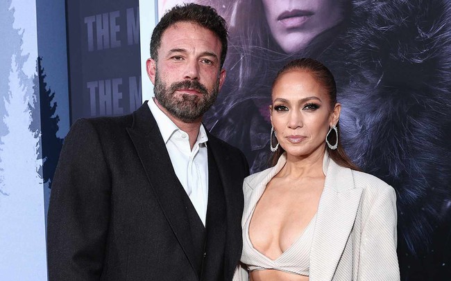 Ben Affleck không đeo nhẫn cưới giữa tin đồn ly hôn Jennifer Lopez