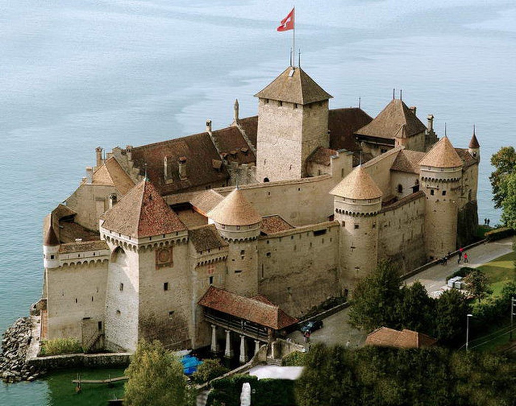 Choáng ngợp những tòa lâu đài cổ đẹp nhất thế giới