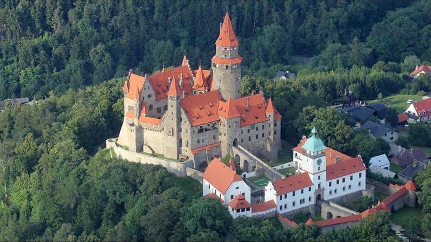Choáng ngợp những tòa lâu đài cổ đẹp nhất thế giới