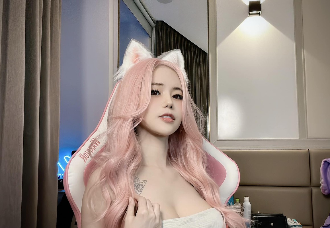 View -             Đăng ảnh kèm 'cảnh báo 18+', nữ cosplay làm netizen đứng ngồi không yên    