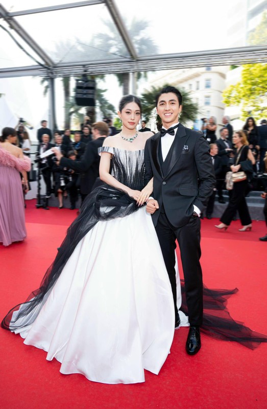             Vợ chồng Bình An tại thảm đỏ Cannes, Linh Rin khoe nhan sắc    