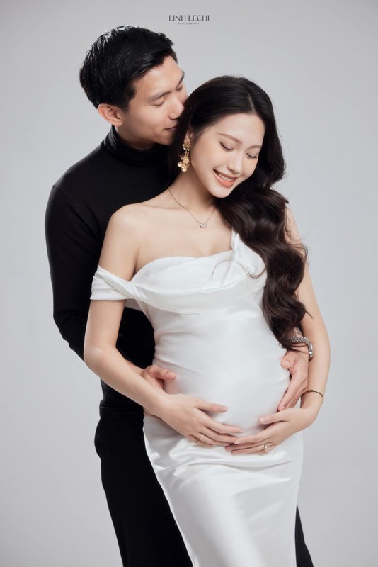 View -             Netizen hạnh phúc lây khoảnh khắc Đoàn Văn Hậu tập làm bố bỉm sữa    