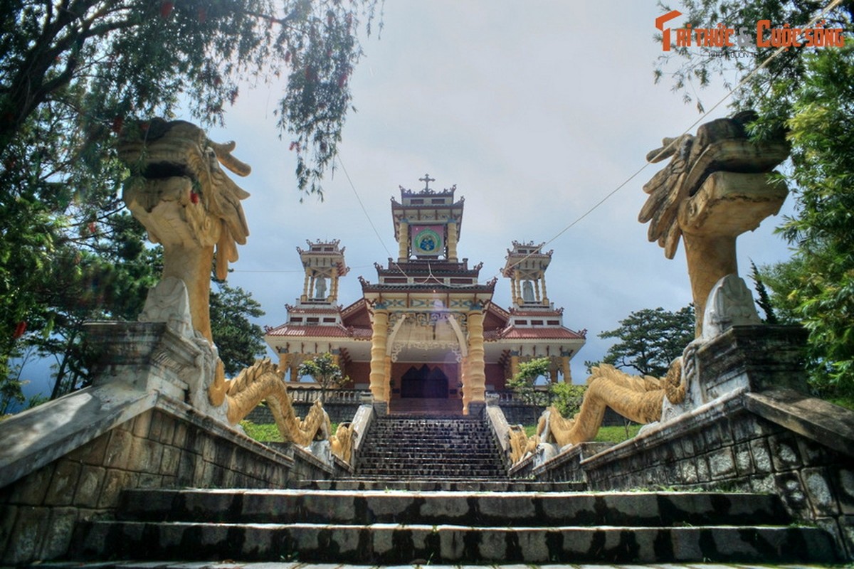 View -             Loạt nhà thờ 'nửa Tây nửa ta' độc đáo nhất Việt Nam    
