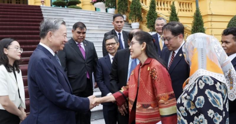 View -             Đại sứ các nước tới chúc mừng Chủ tịch nước Tô Lâm    