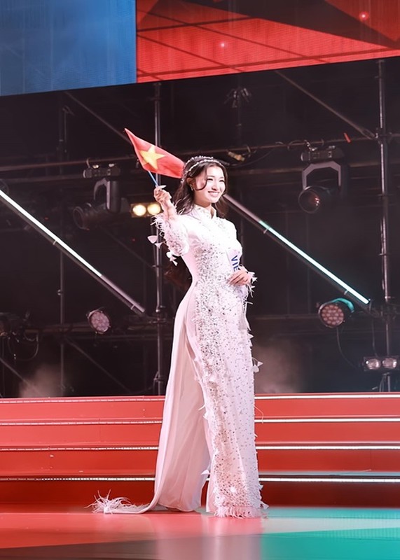 View -             Cuộc sống của Phương Nhi sau khi đoạt giải á hậu Miss World Vietnam    