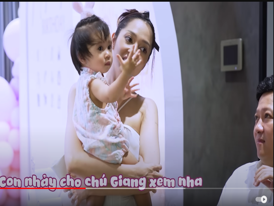 View -             Gia đình Nhã Phương dự sinh nhật con gái của Bảo Anh    