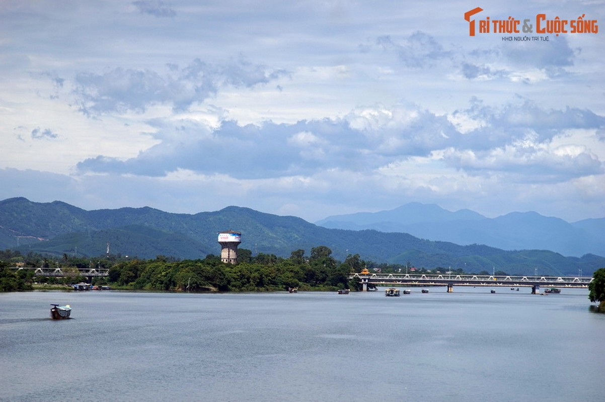 View -             Phong thủy Kinh thành Huế qua góc nhìn của thành viên hoàng tộc Nguyễn    