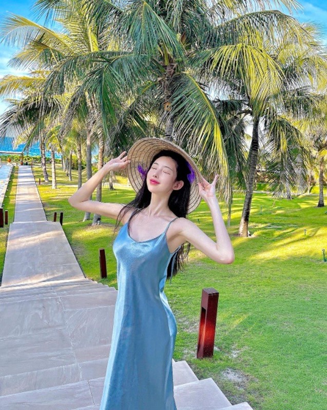 View -             Nữ travel blogger xứ Hàn sở hữu thân hình đẹp như photoshop    