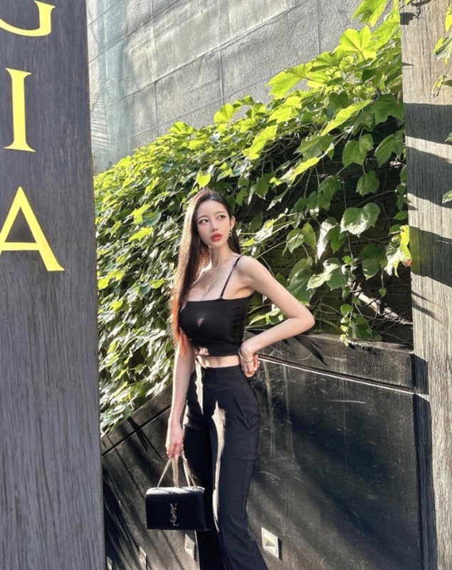             Nữ travel blogger xứ Hàn sở hữu thân hình đẹp như photoshop    