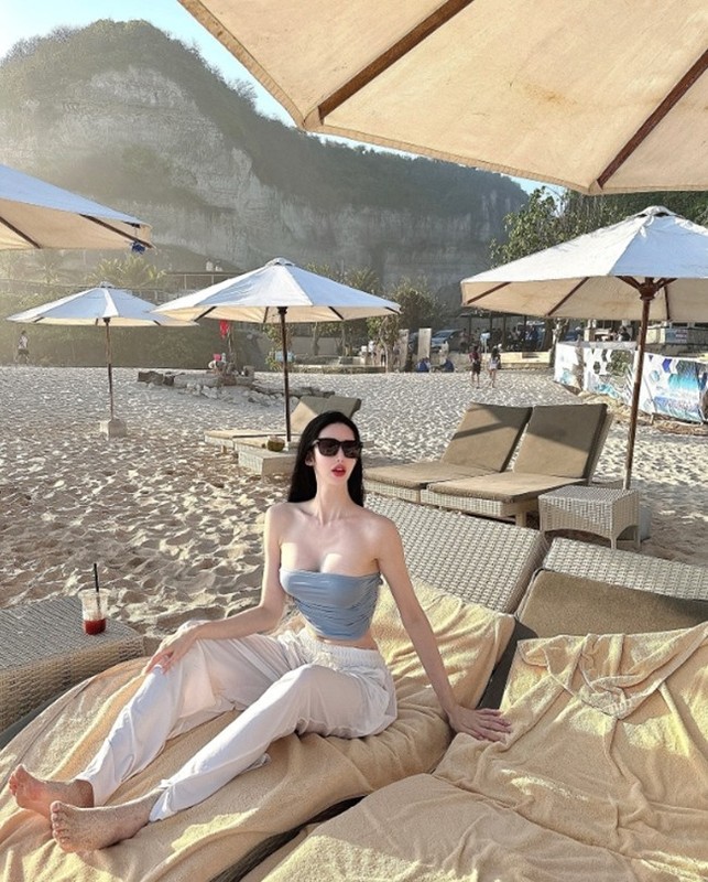             Nữ travel blogger xứ Hàn sở hữu thân hình đẹp như photoshop    