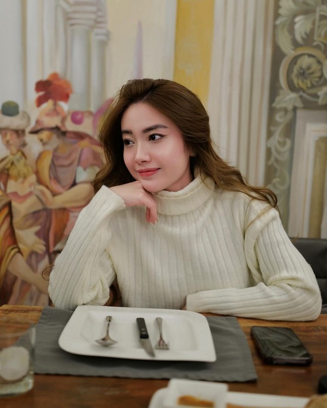 View -             Dàn hot girl Việt nổi tiếng trên mạng đến 'nàng thơ vũ trụ VFC'    