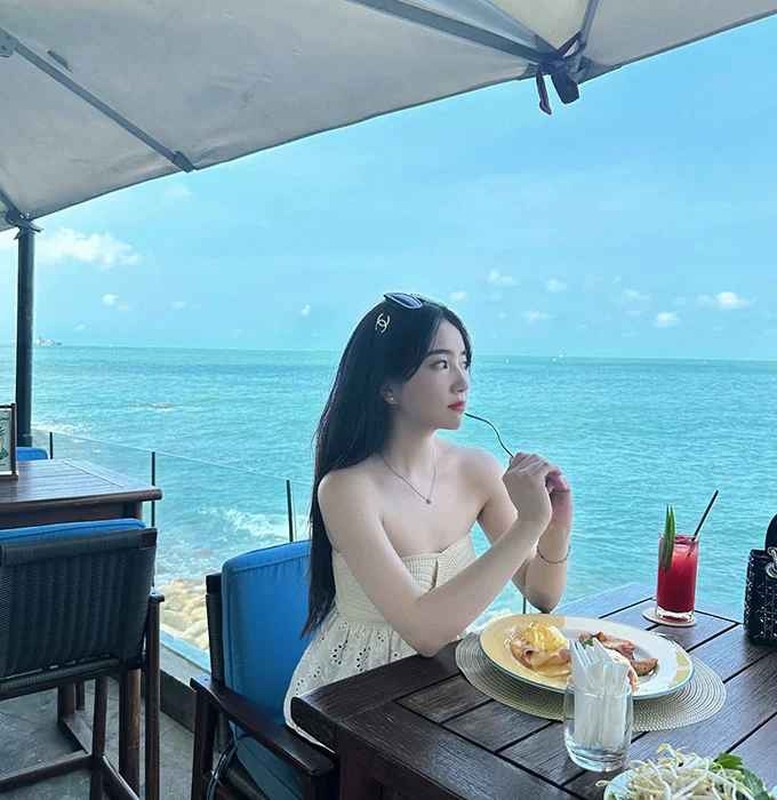 View -             Diện bikini, bạn gái tiền đạo Hồ Tuấn Tài khoe body đẹp nức nở    