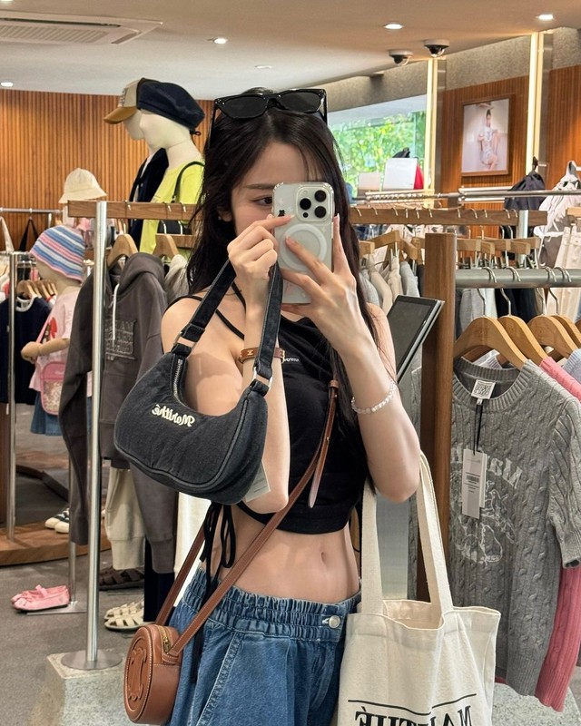 View -             Nữ Youtuber Thái Lan ăn phở xuýt xoa 'không thể ngừng ăn' gây bão mạng    