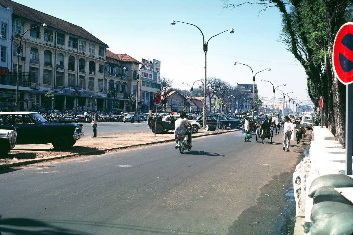 View -             Loạt ảnh để đời về đại lộ Lê Lợi ở Sài Gòn xưa    