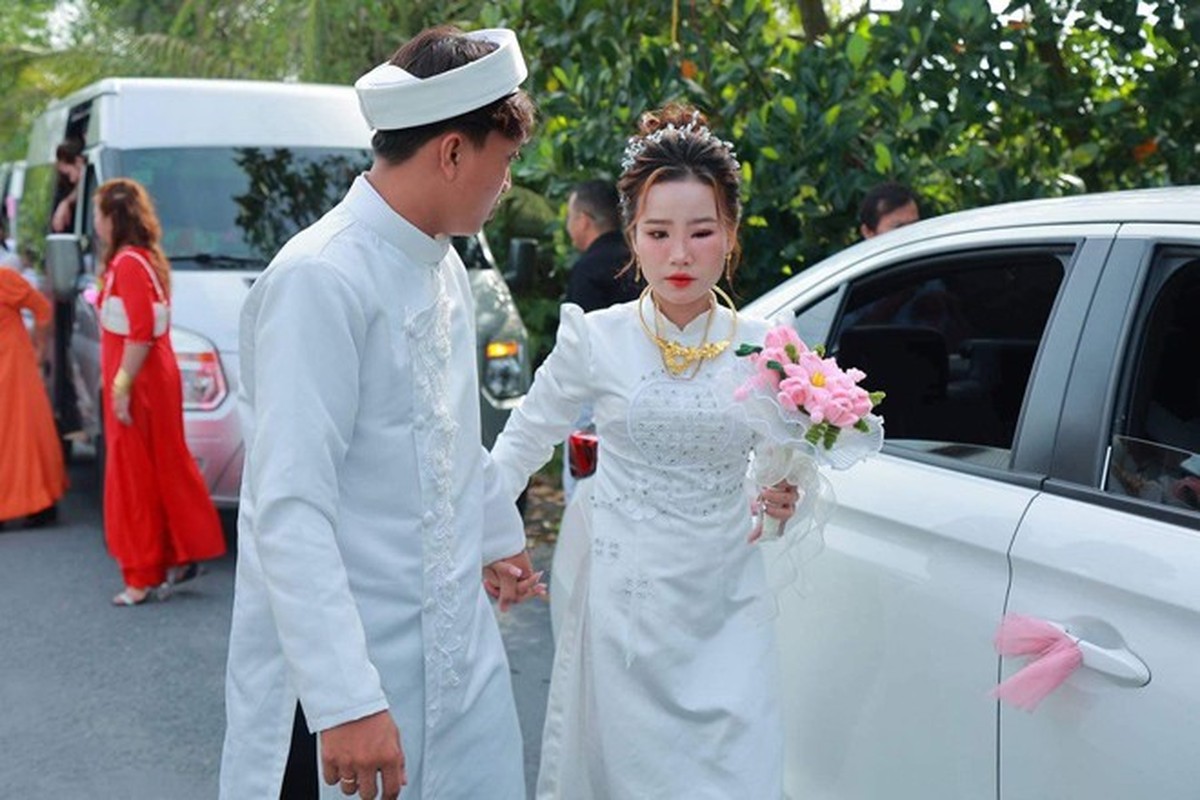 View -             'Kiếp nạn 81', cô dâu Kiên Giang bị ong đốt trước giờ rước dâu    