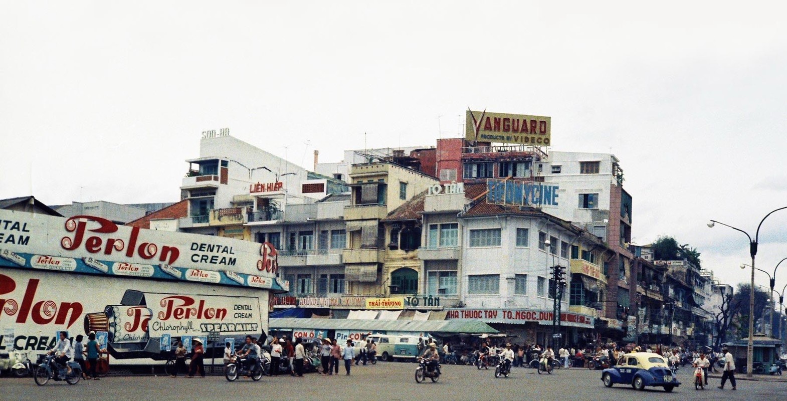 View -             Loạt ảnh để đời về đại lộ Lê Lợi ở Sài Gòn xưa    