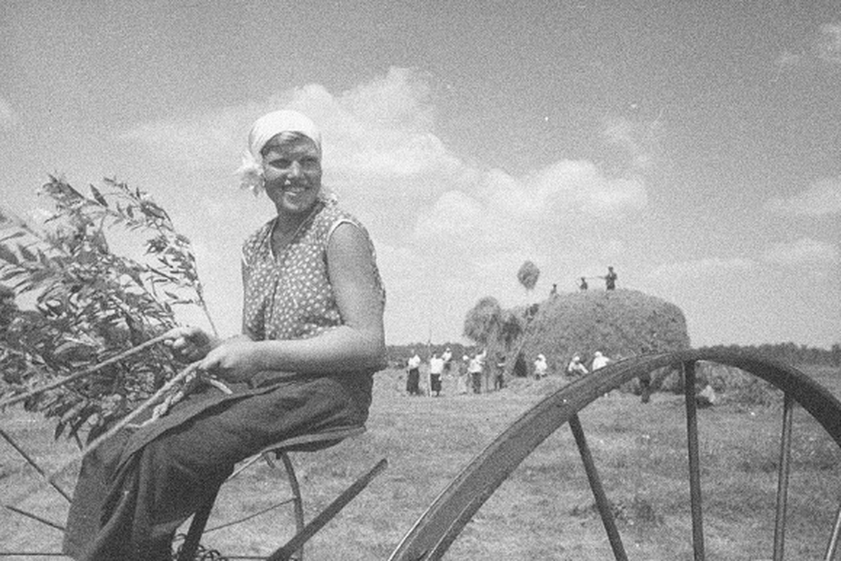             Phụ nữ Liên Xô qua góc ảnh cực hiếm những năm 1930    