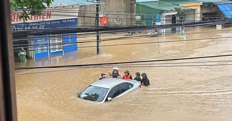             Mưa lớn hoành hành ở Hà Giang, nhiều nơi chìm trong biển nước    