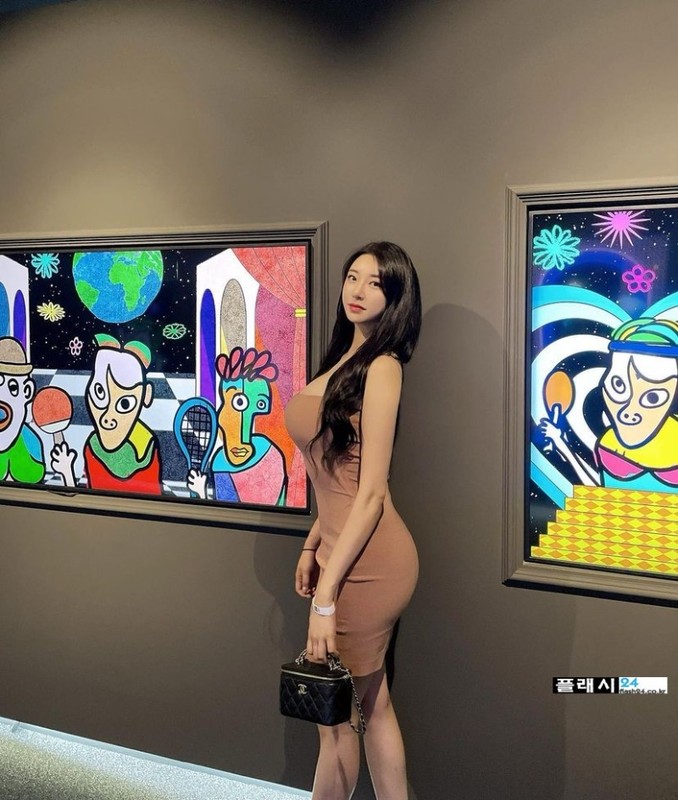 View -             Hot girl 'siêu vòng một' Hàn Quốc cứ đăng ảnh là triệu like    