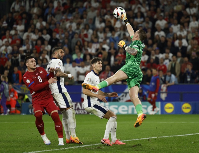 View -             Euro 2024: Tuyển Anh thắng nhọc, thủ môn Pickford sánh ngang huyền thoại    