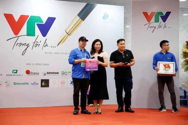 View -             Vinh danh các tác phẩm đạt giải tại Cuộc thi sáng tạo video 'VTV trong tôi là...'    