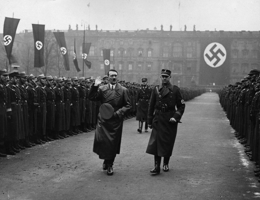             Trùm phát xít Hitler trang bị những 'thần dược' nào cho binh sĩ Đức?    