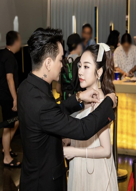             DJ Nhung Babie mang bầu vẫn xinh, chả trách TiTi nhóm HKT mê mẩn    