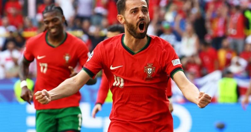 View -             Euro 2024: Thắng vùi dập Thổ Nhĩ Kỳ, Bồ Đào Nha giành vé vòng 1/8    
