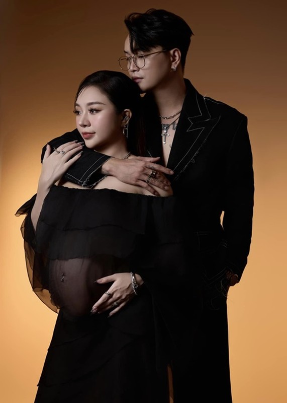 View -             DJ Nhung Babie mang bầu vẫn xinh, chả trách TiTi nhóm HKT mê mẩn    