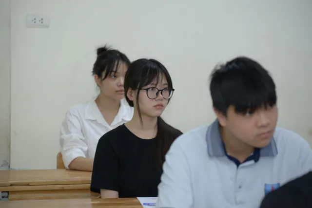             Thí sinh Hà Nội tự tin làm thủ tục kỳ thi tốt nghiệp THPT    