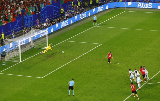 View -             Bồ Đào Nha thua thảm, 'tí hon' Georgia lần đầu vào vòng knock-out Euro    