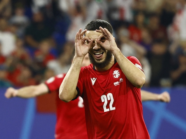             Bồ Đào Nha thua thảm, 'tí hon' Georgia lần đầu vào vòng knock-out Euro    